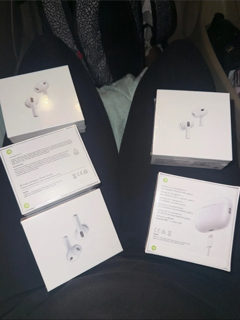 Apple White Wireless Earbuds - AirPod Pro 2 , AirPod Pro 3 .